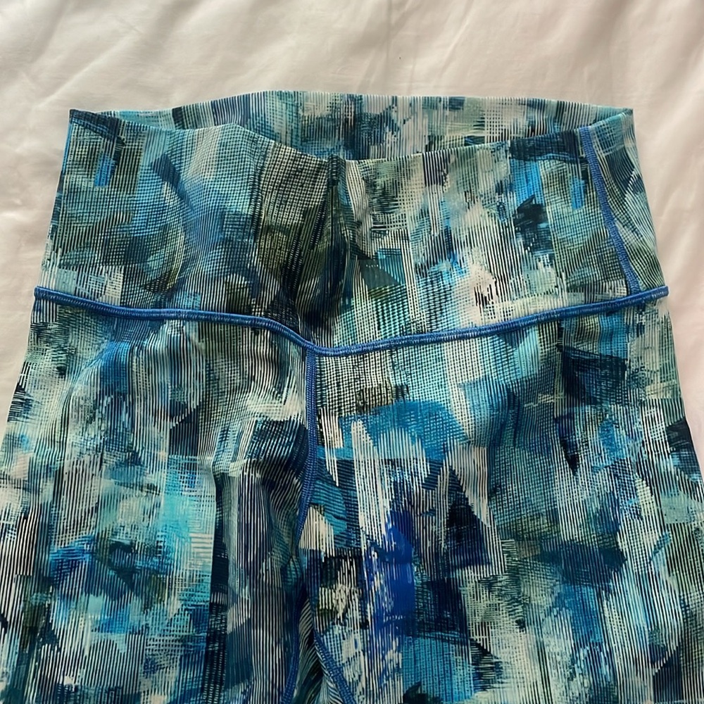 Lululemon - Picture 2 of 3
